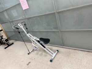 新到貨~深蹲騎馬機